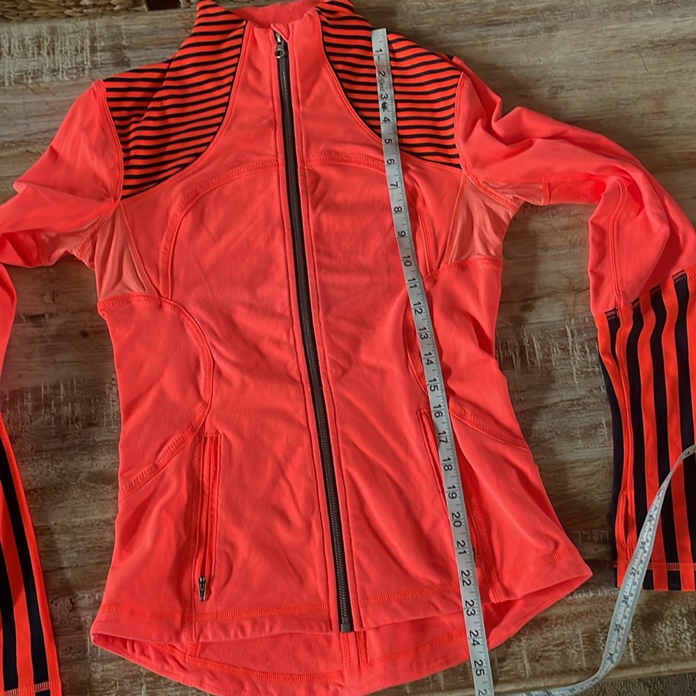 Lululemon Jacket - Picture 8 of 10